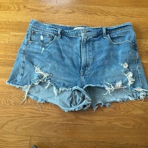Abercrombie & Fitch Distressed shorts